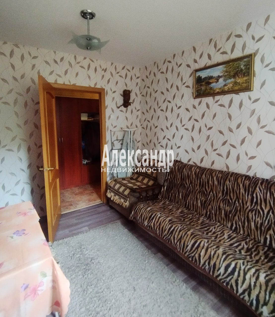 Комната в 2-комнатной квартире (44м2) в аренду по адресу Санкт-Петербург, Серебристый бульвар, 12к1— фото 1 из 13