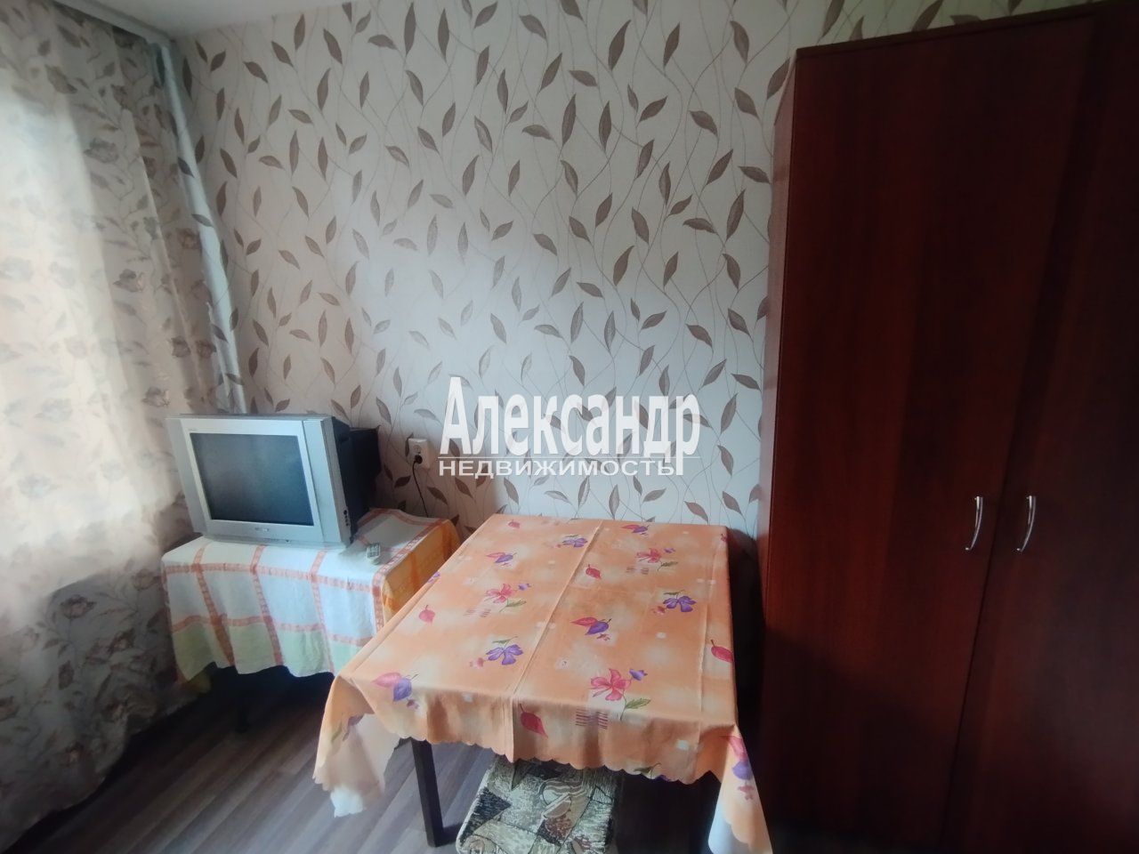 Комната в 2-комнатной квартире (44м2) в аренду по адресу Санкт-Петербург, Серебристый бульвар, 12к1— фото 3 из 13