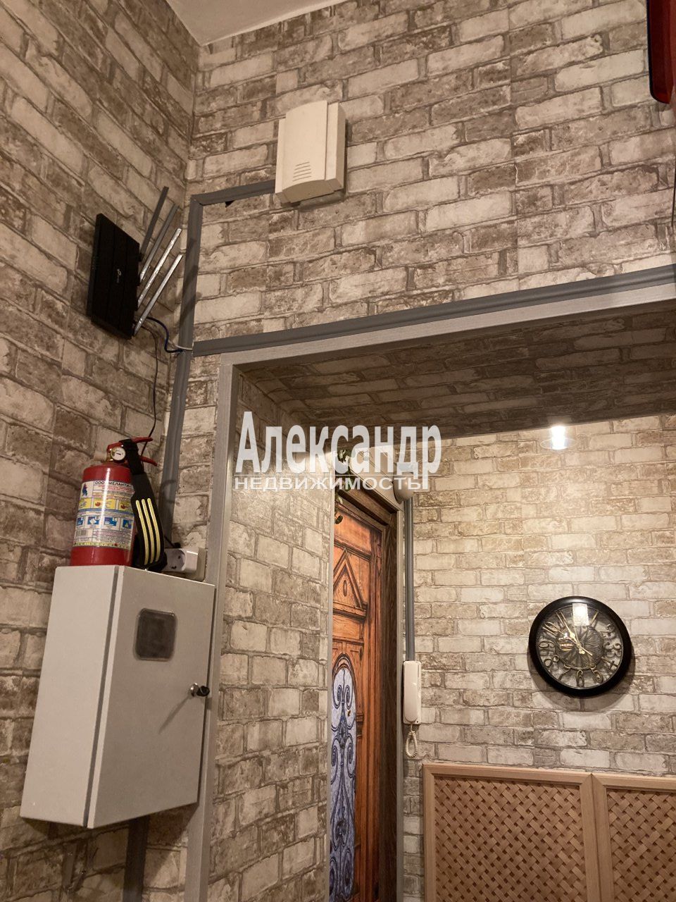 3-комнатная квартира (70м2) на продажу по адресу Санкт-Петербург, улица Александра Матросова, 14— фото 6 из 21