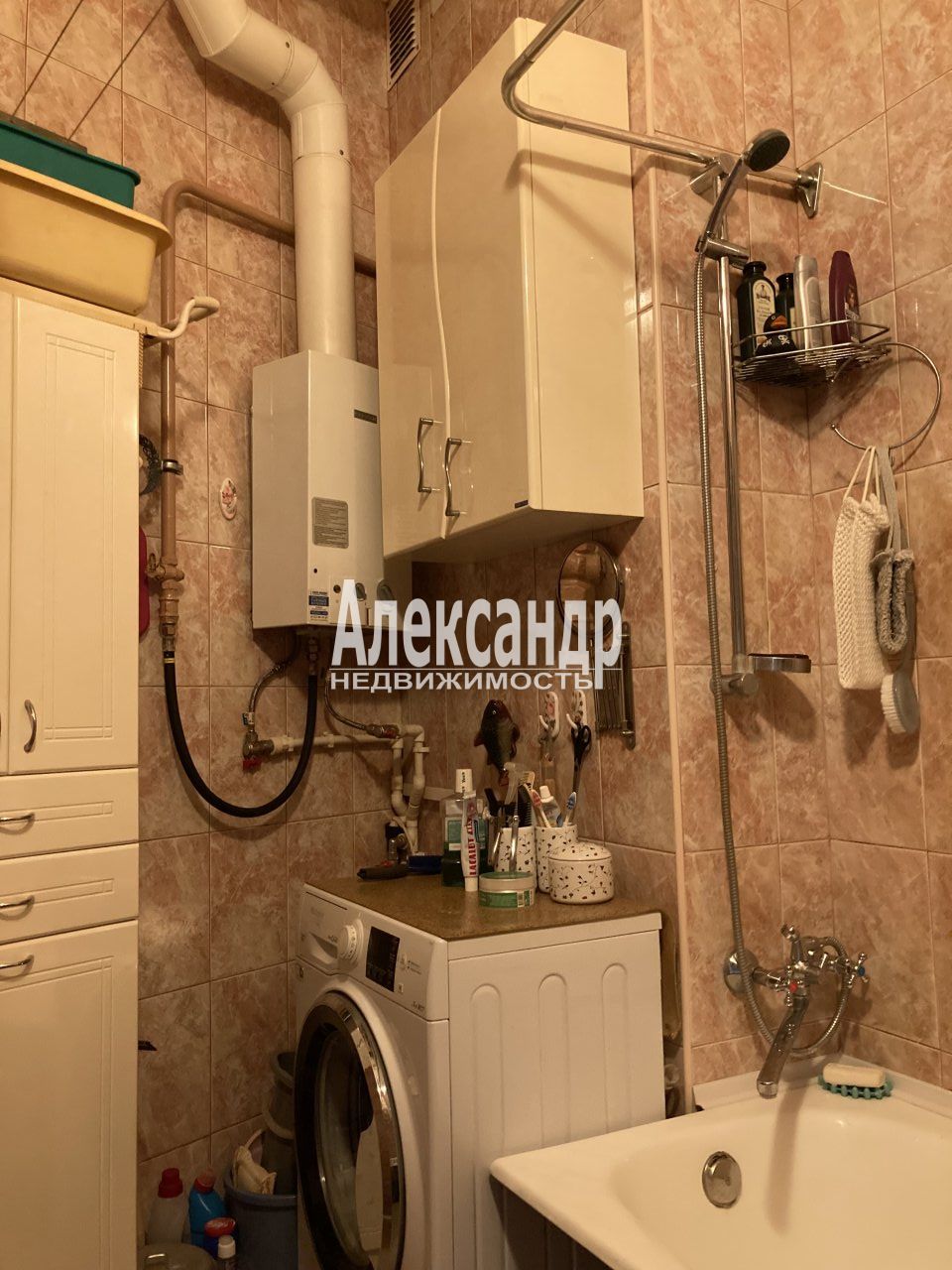 3-комнатная квартира (70м2) на продажу по адресу Санкт-Петербург, улица Александра Матросова, 14— фото 14 из 21
