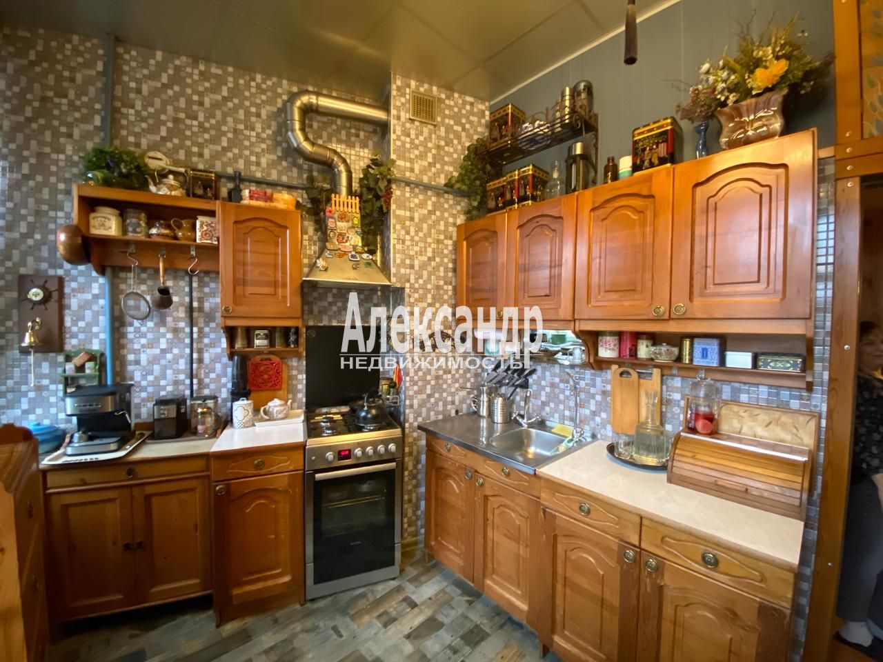 3-комнатная квартира (70м2) на продажу по адресу Санкт-Петербург, улица Александра Матросова, 14— фото 9 из 21