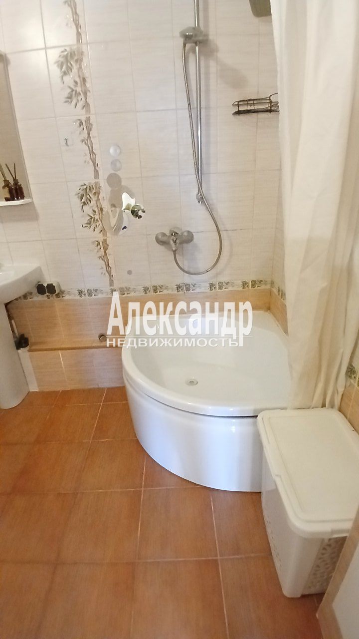 2-комнатная квартира (75м2) на продажу по адресу Санкт-Петербург, Сестрорецк, улица Воскова, 5— фото 10 из 18