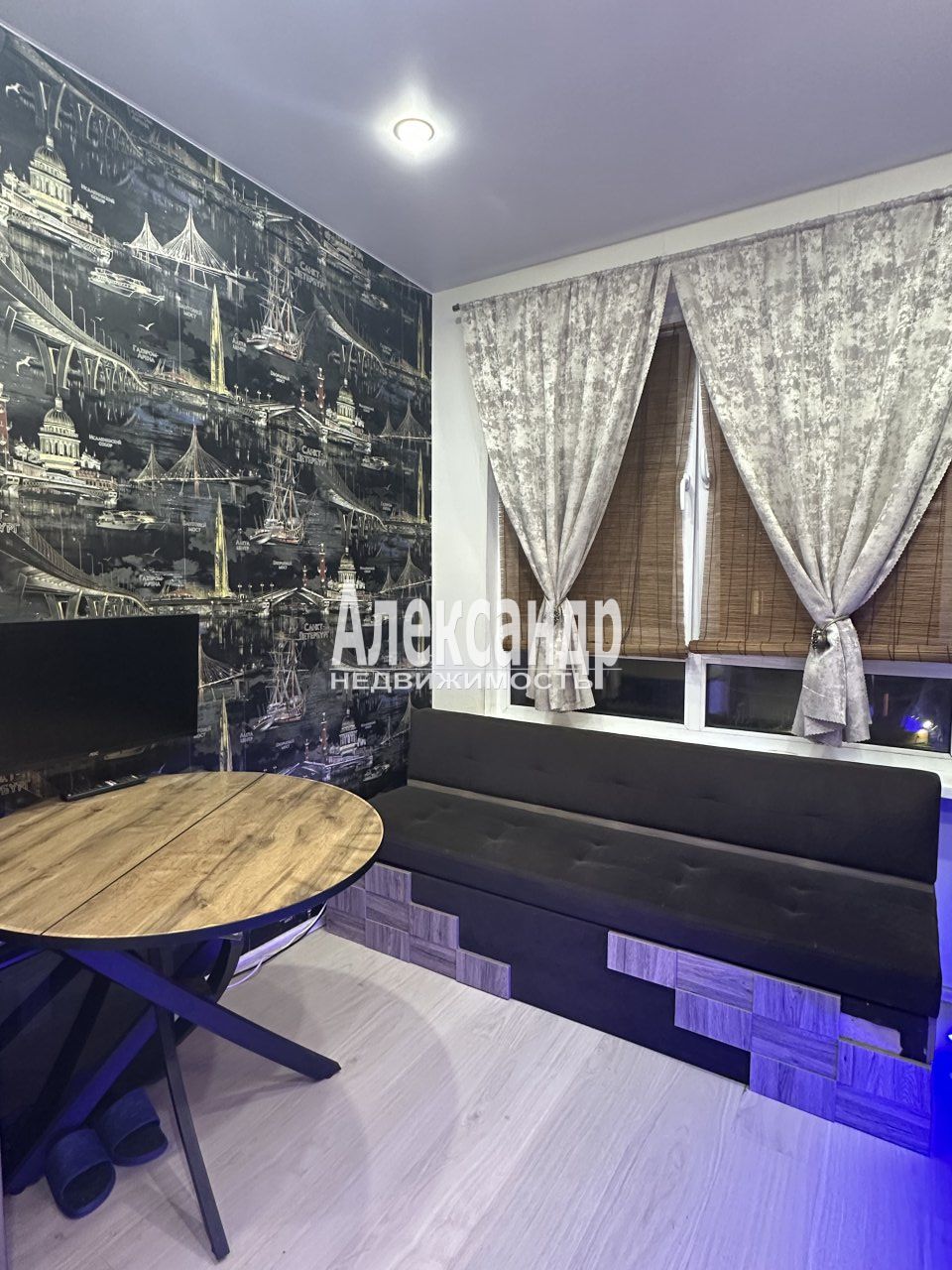 1-комнатная квартира (35м2) на продажу по адресу Санкт-Петербург, Богословская улица, 4к4— фото 2 из 22