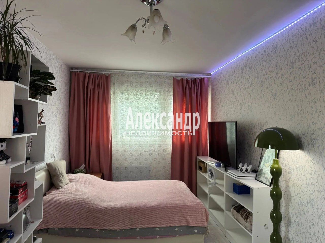3-комнатная квартира (62м2) на продажу по адресу Санкт-Петербург, улица Кустодиева, 2— фото 3 из 16