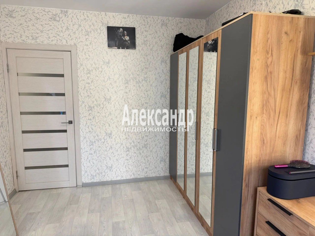 3-комнатная квартира (62м2) на продажу по адресу Санкт-Петербург, улица Кустодиева, 2— фото 4 из 16