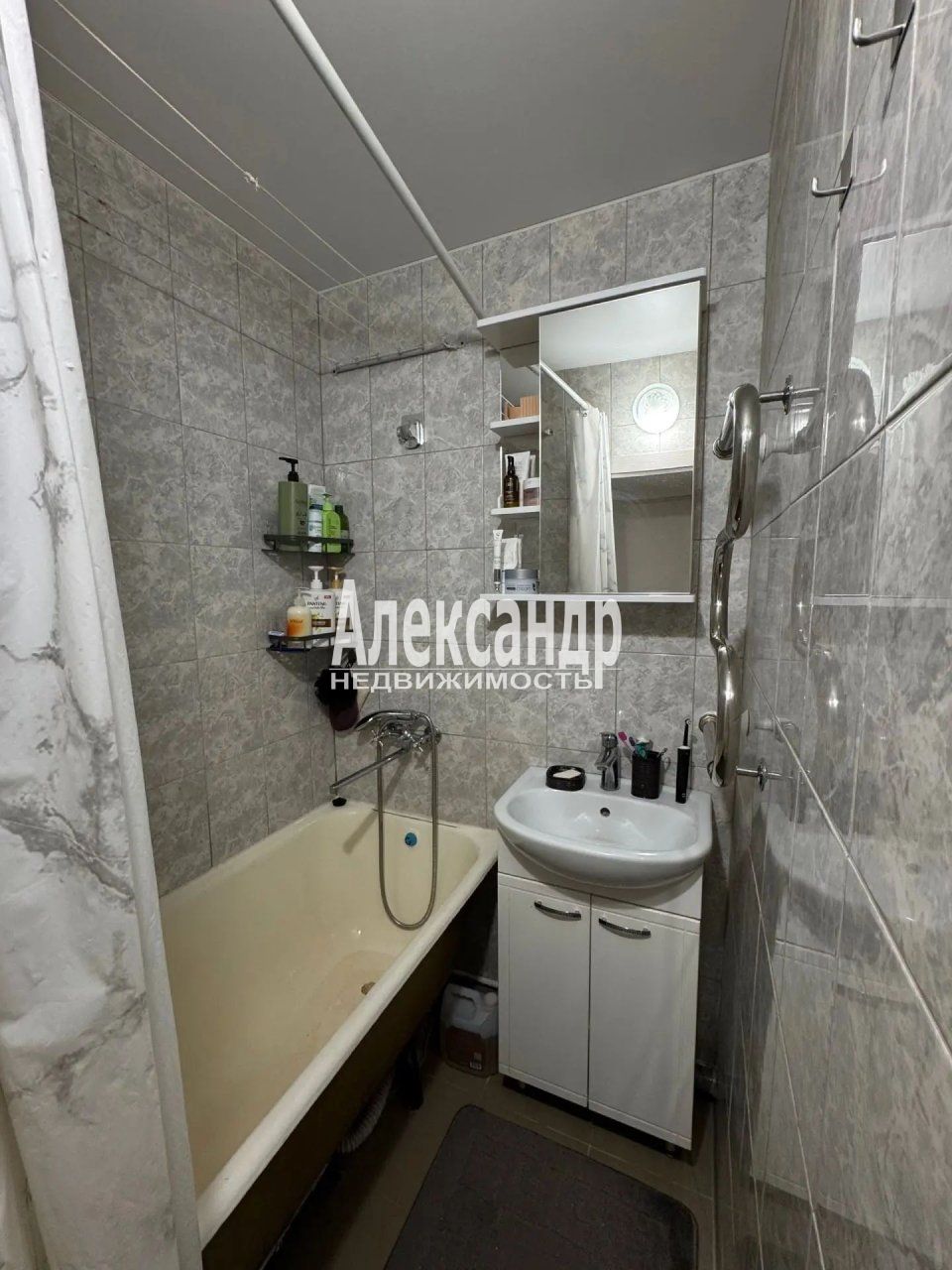 3-комнатная квартира (62м2) на продажу по адресу Санкт-Петербург, улица Кустодиева, 2— фото 13 из 16