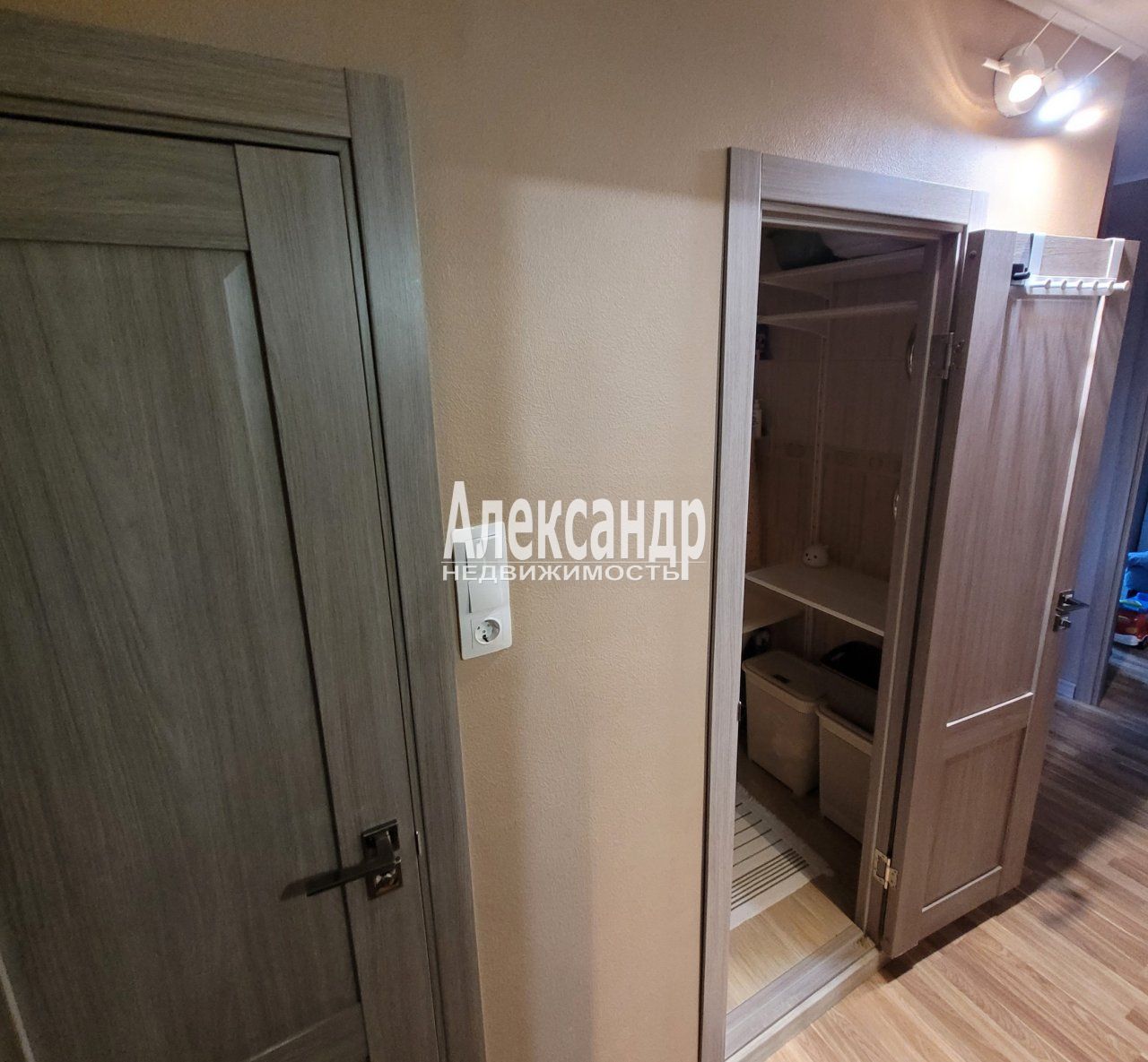 2-комнатная квартира (51м2) на продажу по адресу Ленинградская область, Выборгский район, Приморское городское поселение, посёлок Глебычево, улица Мира, 4, подъезд 4— фото 12 из 33