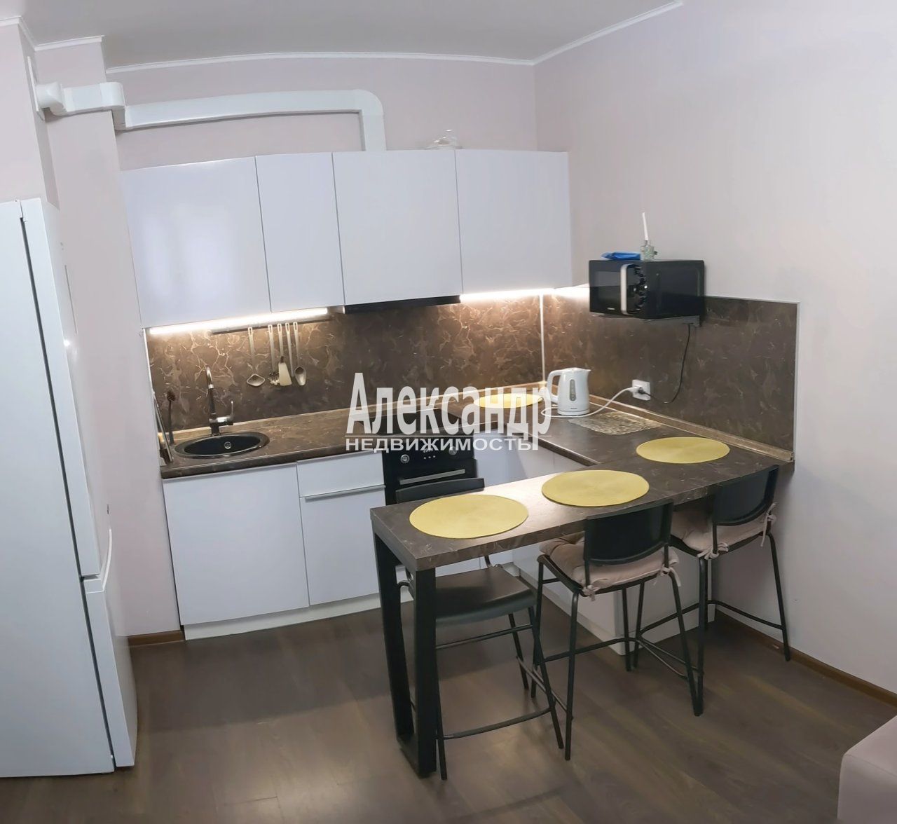 1-комнатная квартира (36м2) на продажу по адресу Санкт-Петербург, Торфяная дорога, 15к3— фото 10 из 25