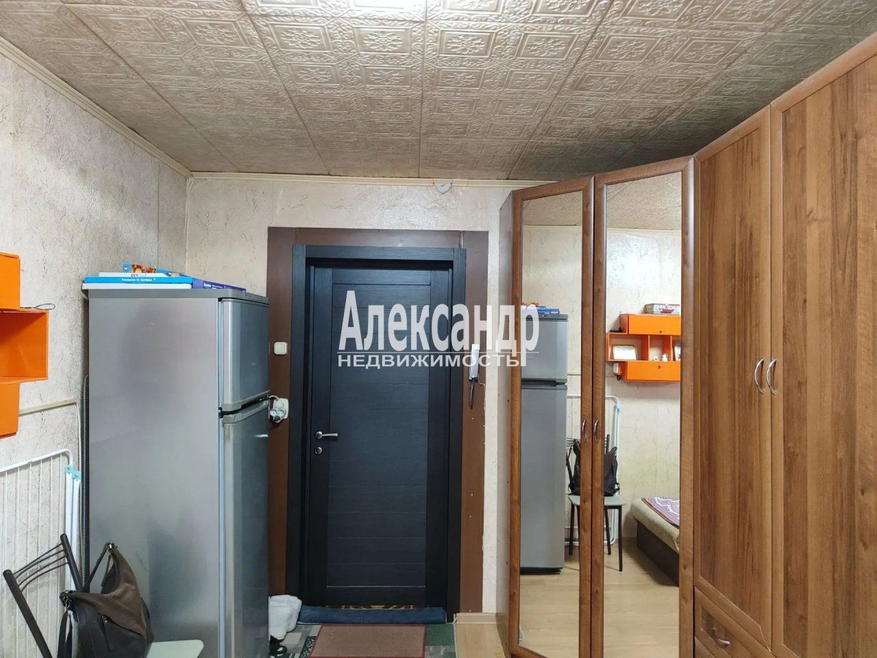 Комната в 6-комнатной квартире (103м2) на продажу по адресу Санкт-Петербург, Ломоносов, улица Победы, 3— фото 3 из 12
