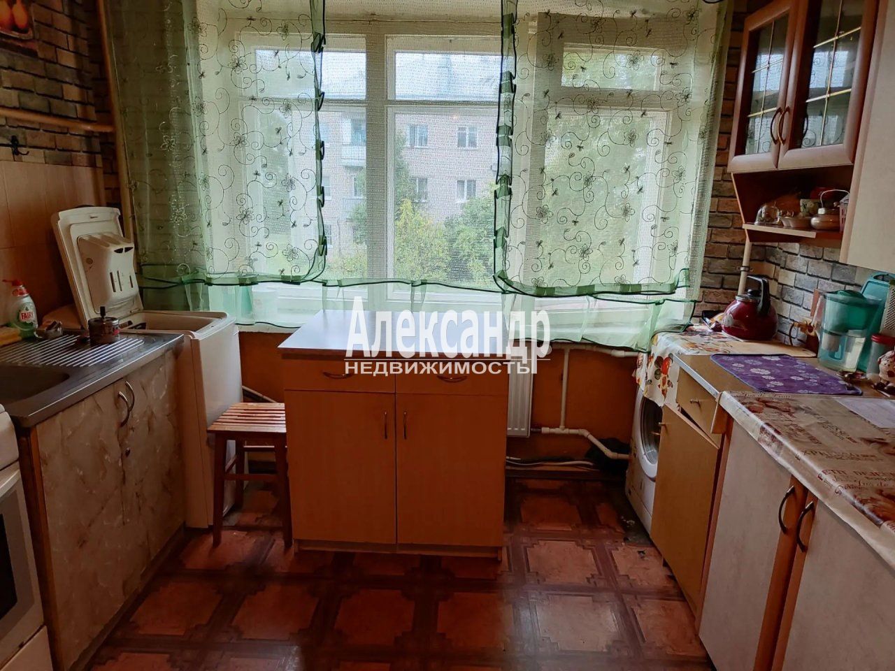 Комната в 6-комнатной квартире (103м2) на продажу по адресу Санкт-Петербург, Ломоносов, улица Победы, 3— фото 7 из 12