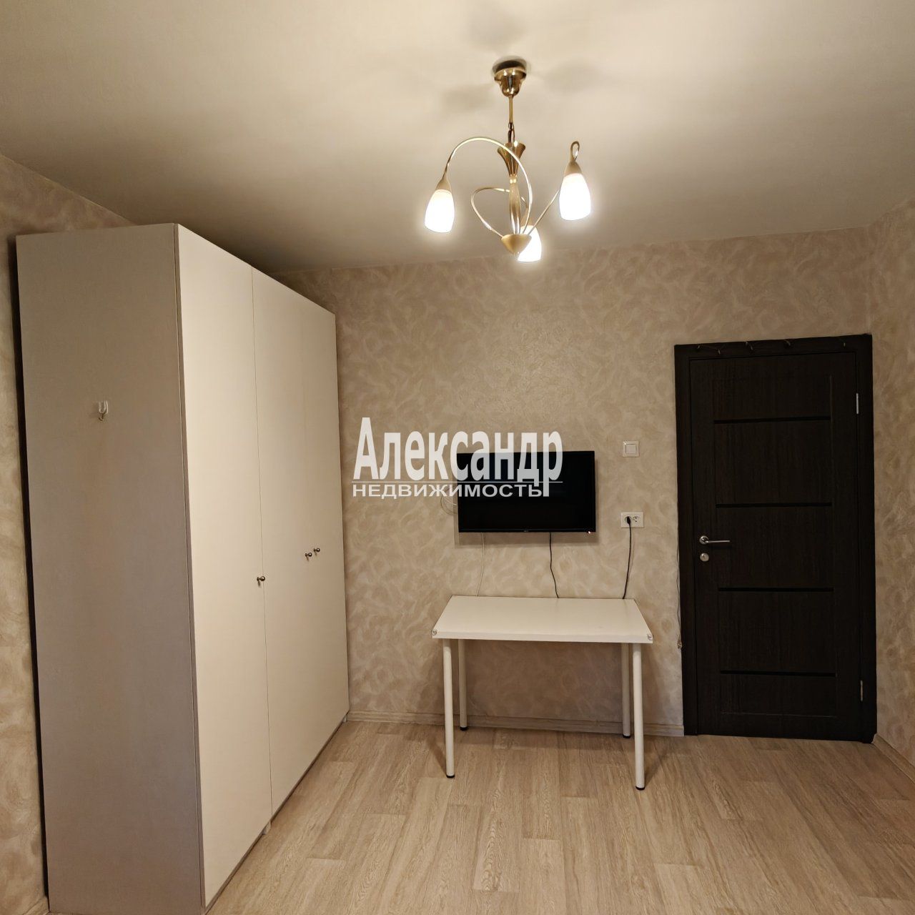 3-комнатная квартира (68м2) на продажу по адресу Санкт-Петербург, Школьная улица, 114к2— фото 12 из 37