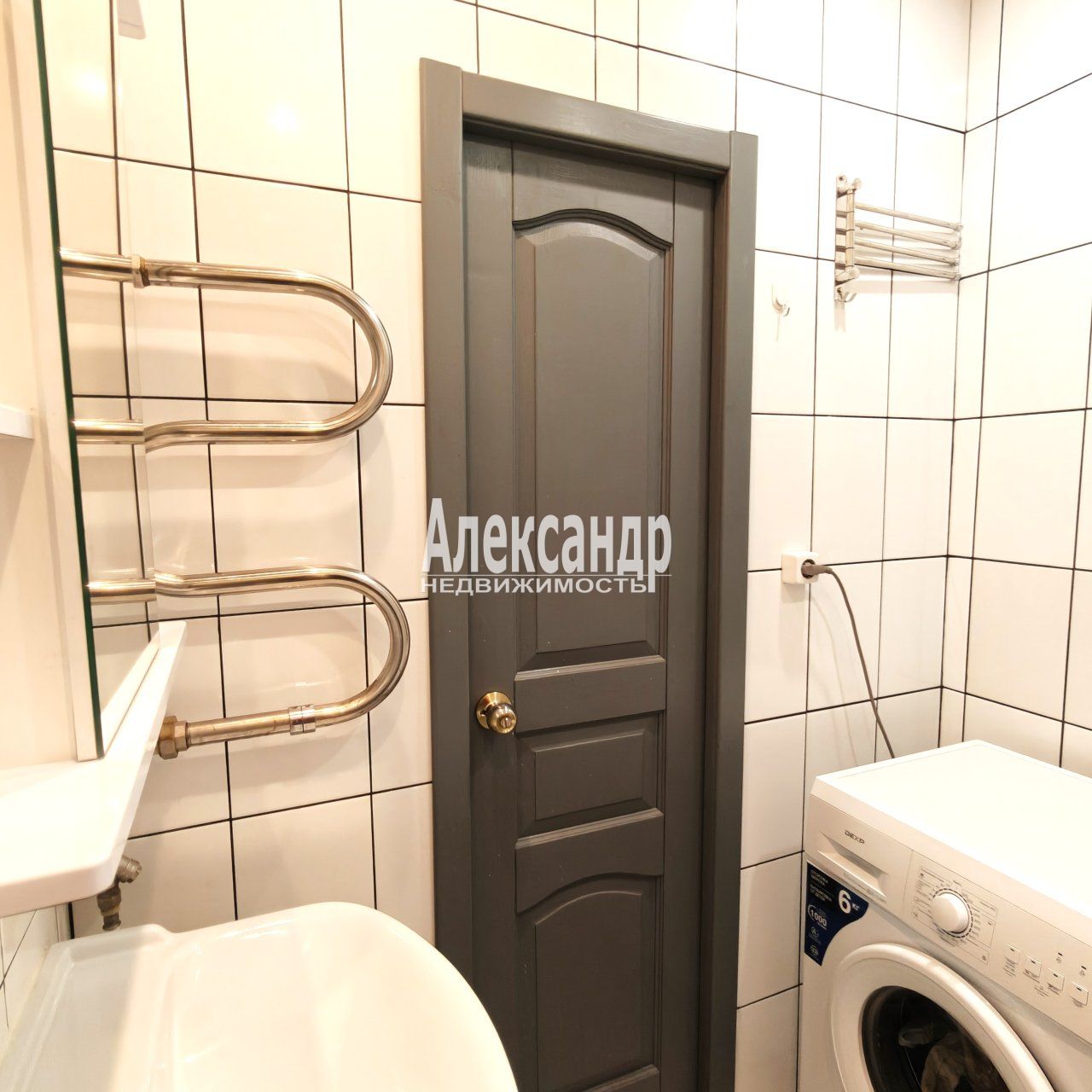 3-комнатная квартира (68м2) на продажу по адресу Санкт-Петербург, Школьная улица, 114к2— фото 30 из 37