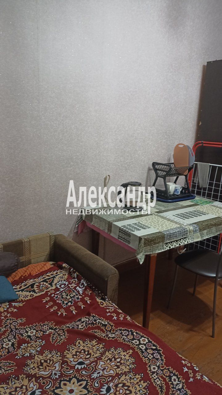 Комната в 3-комнатной квартире (70м2) в аренду по адресу Санкт-Петербург, Фарфоровская улица, 18— фото 2 из 9