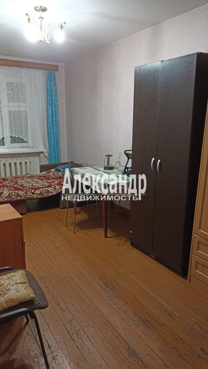 Комната в 3-комнатной квартире (70м2) в аренду по адресу Санкт-Петербург, Фарфоровская улица, 18— фото 3 из 9