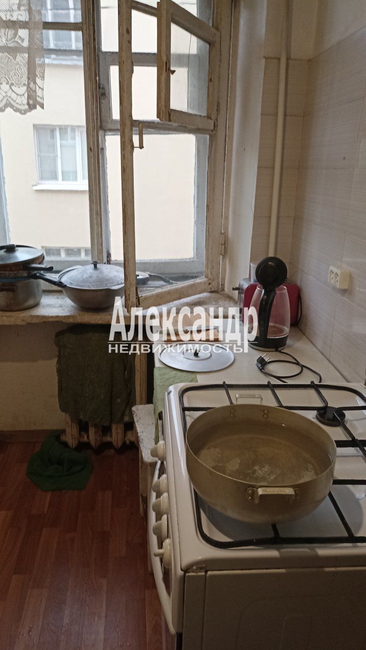 Комната в 3-комнатной квартире (70м2) в аренду по адресу Санкт-Петербург, Фарфоровская улица, 18— фото 4 из 9