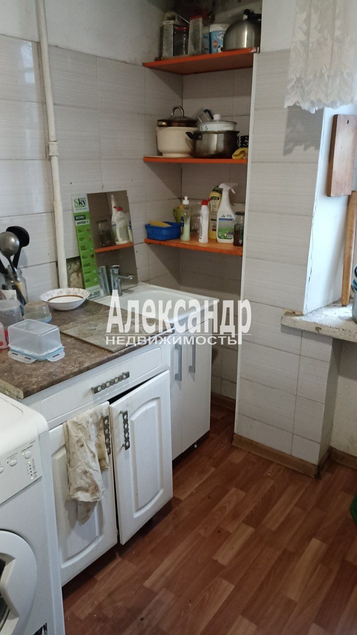 Комната в 3-комнатной квартире (70м2) в аренду по адресу Санкт-Петербург, Фарфоровская улица, 18— фото 5 из 9