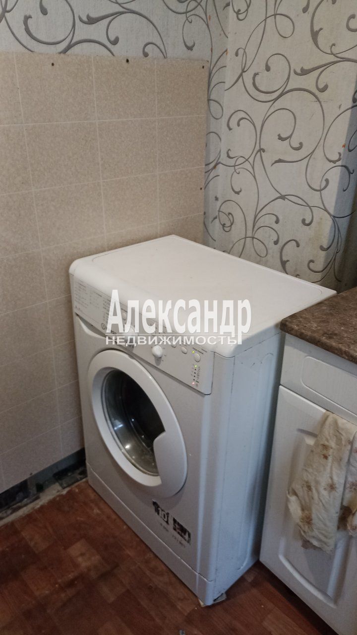 Комната в 3-комнатной квартире (70м2) в аренду по адресу Санкт-Петербург, Фарфоровская улица, 18— фото 6 из 9