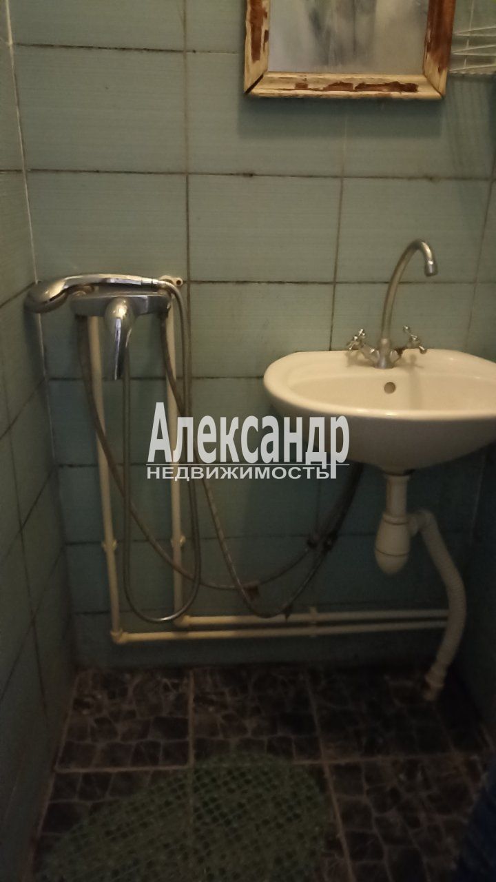 Комната в 3-комнатной квартире (70м2) в аренду по адресу Санкт-Петербург, Фарфоровская улица, 18— фото 7 из 9