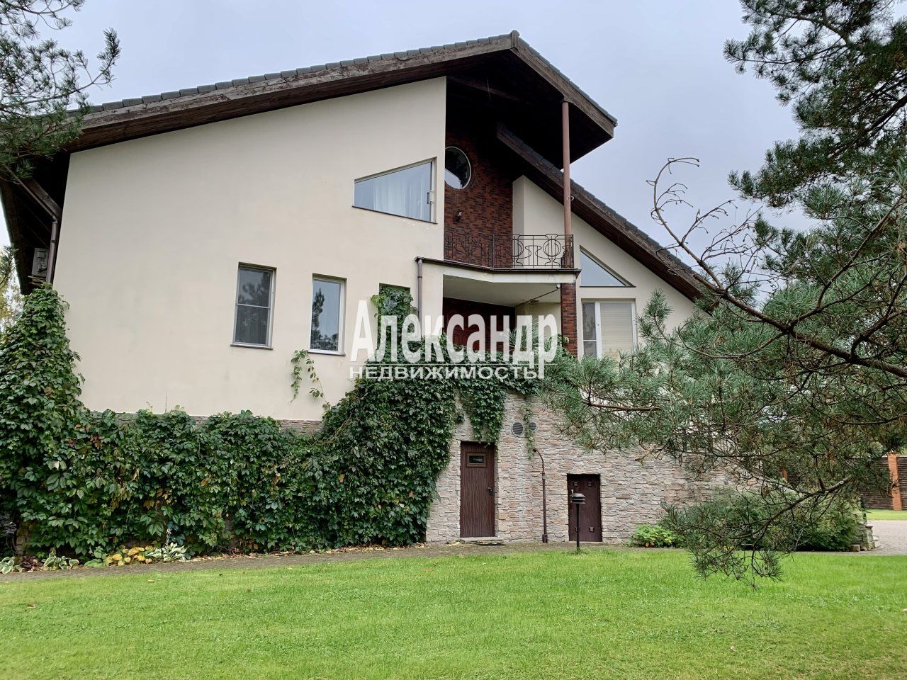 Коттедж (370м2) в аренду — фото 1 из 21