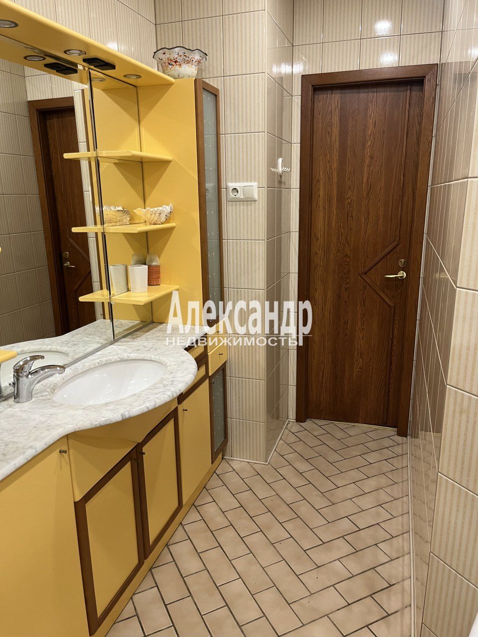 3-комнатная квартира (90м2) в аренду по адресу Санкт-Петербург, Диагональная улица, 6— фото 13 из 17