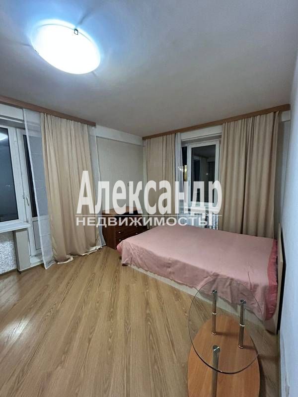 1-комнатная квартира (31м2) на продажу по адресу Санкт-Петербург, проспект Космонавтов, 21к1— фото 2 из 16