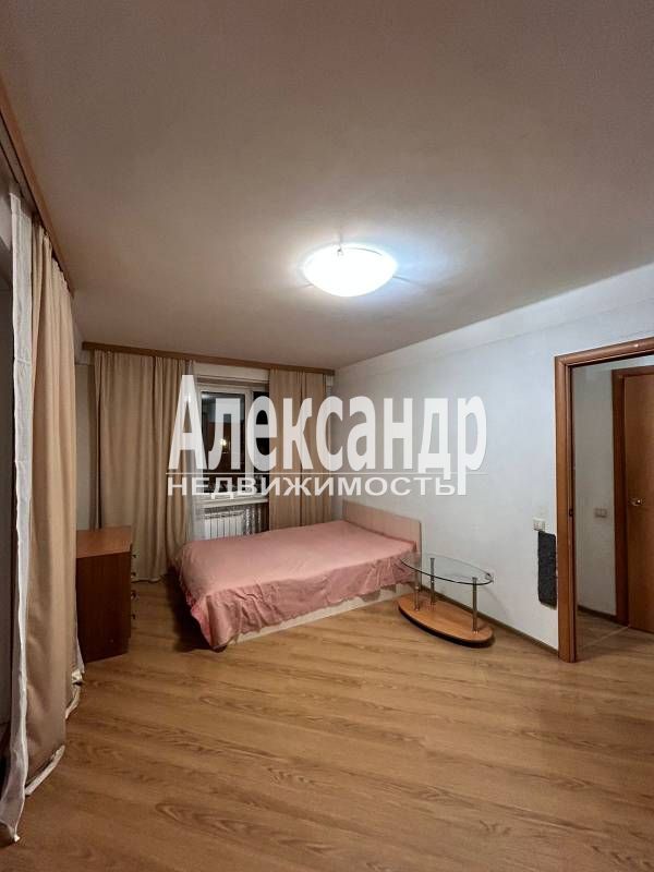 1-комнатная квартира (31м2) на продажу по адресу Санкт-Петербург, проспект Космонавтов, 21к1— фото 3 из 16