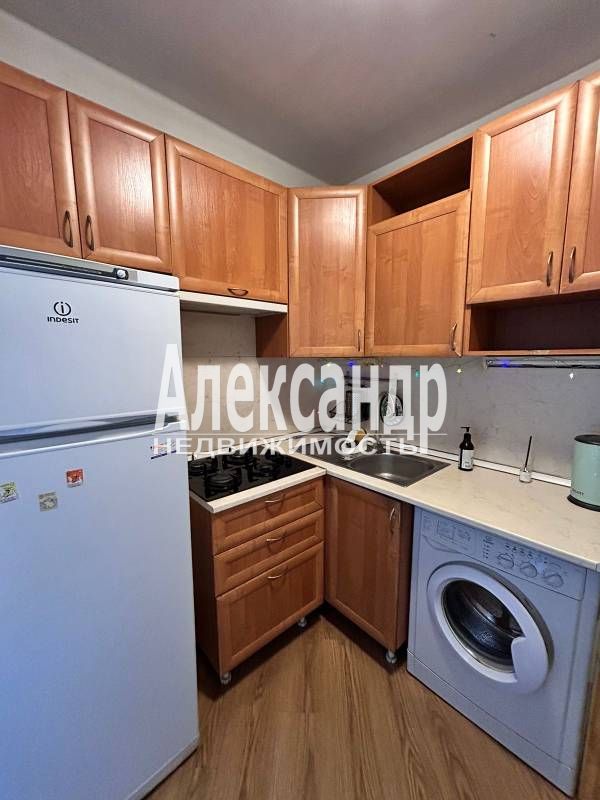 1-комнатная квартира (31м2) на продажу по адресу Санкт-Петербург, проспект Космонавтов, 21к1— фото 11 из 16