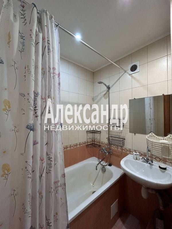 1-комнатная квартира (31м2) на продажу по адресу Санкт-Петербург, проспект Космонавтов, 21к1— фото 15 из 16