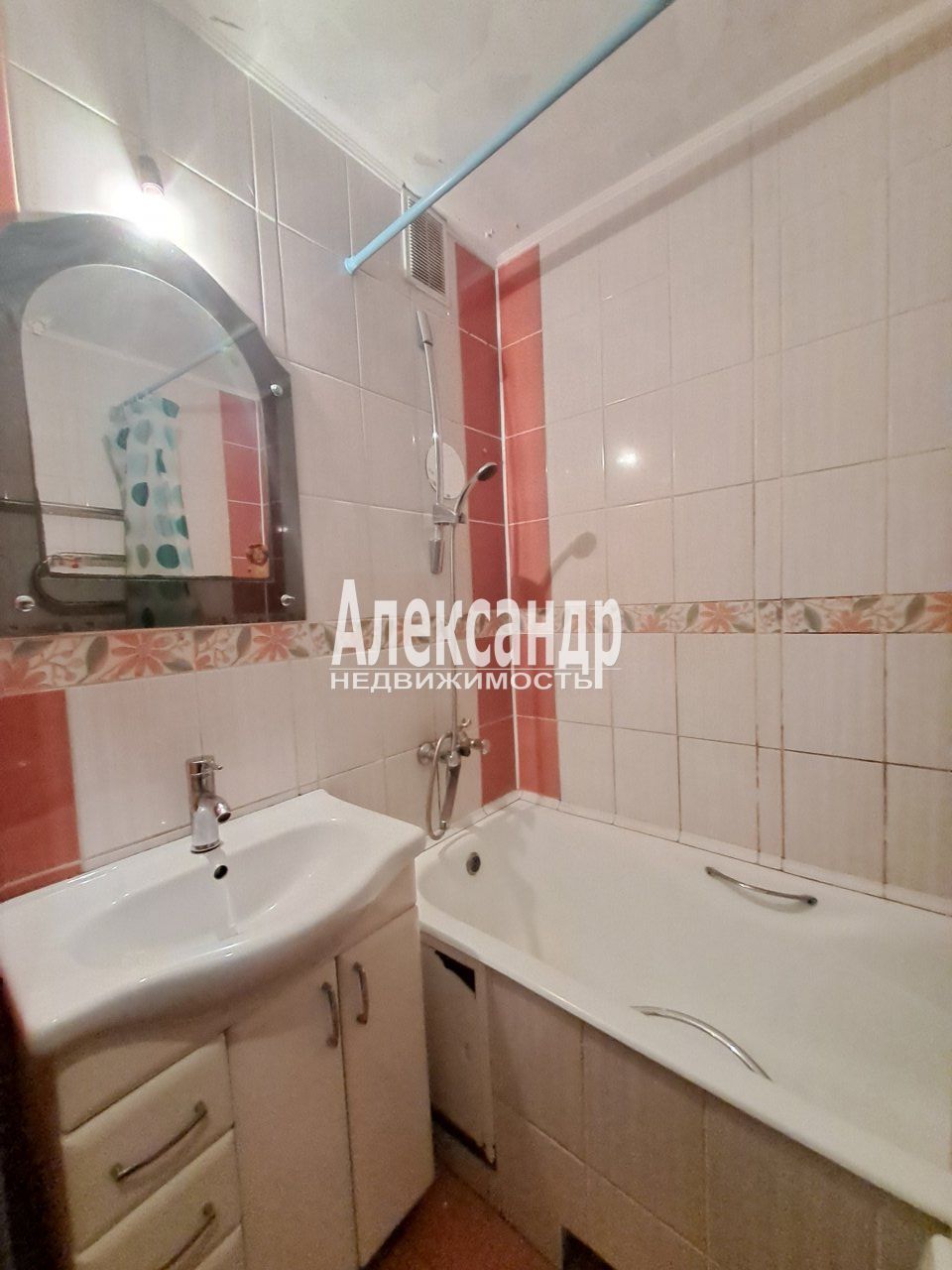 3-комнатная квартира (62м2) в аренду по адресу Санкт-Петербург, улица Олеко Дундича, 19к1— фото 10 из 16