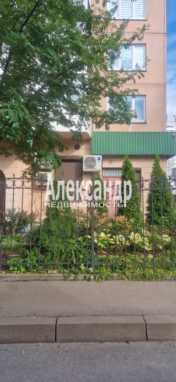 2-комнатная квартира (62м2) на продажу по адресу Санкт-Петербург, Комендантский проспект, 16к1, подъезд 1— фото 2 из 17