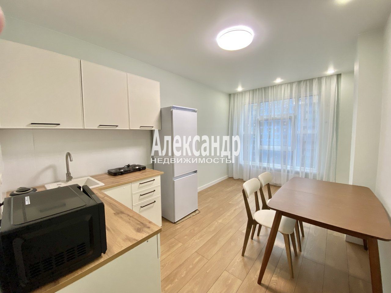 1-комнатная квартира (42м2) на продажу по адресу Ленинградская область, Всеволожский район, Мурино, улица Шоссе в Лаврики, 67, подъезд 4— фото 1 из 24
