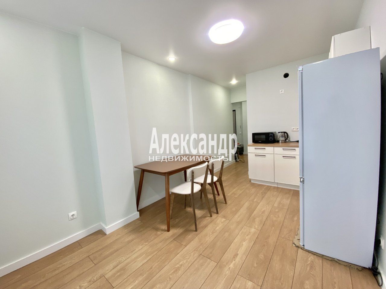 1-комнатная квартира (42м2) на продажу по адресу Ленинградская область, Всеволожский район, Мурино, улица Шоссе в Лаврики, 67, подъезд 4— фото 3 из 24