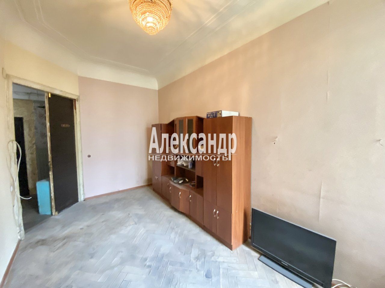 Комната в 6-комнатной квартире (186м2) на продажу по адресу Санкт-Петербург, улица Академика Лебедева, 12— фото 3 из 24