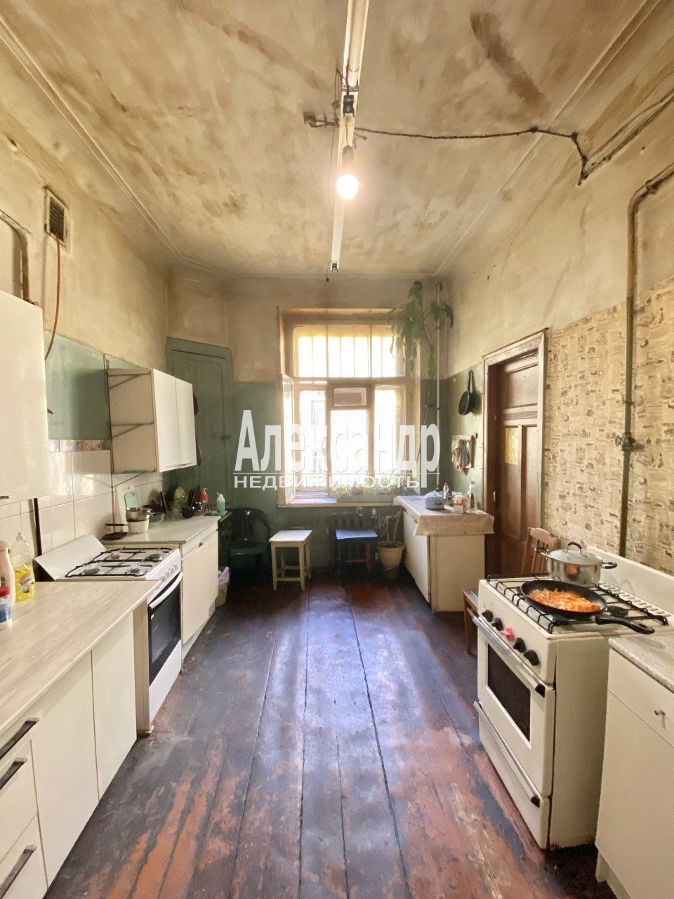 Комната в 6-комнатной квартире (186м2) на продажу по адресу Санкт-Петербург, улица Академика Лебедева, 12— фото 15 из 24