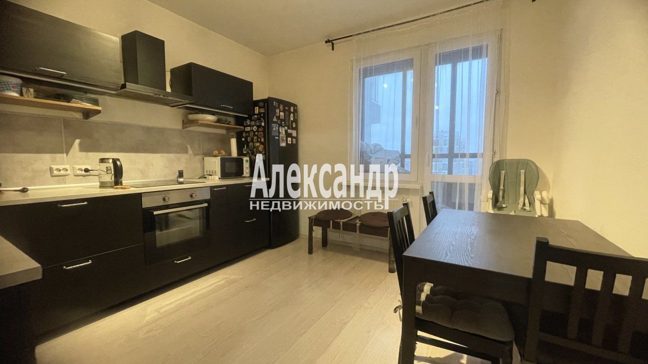2-комнатная квартира (63м2) на продажу по адресу Санкт-Петербург, Богословская улица, 4к1— фото 2 из 21