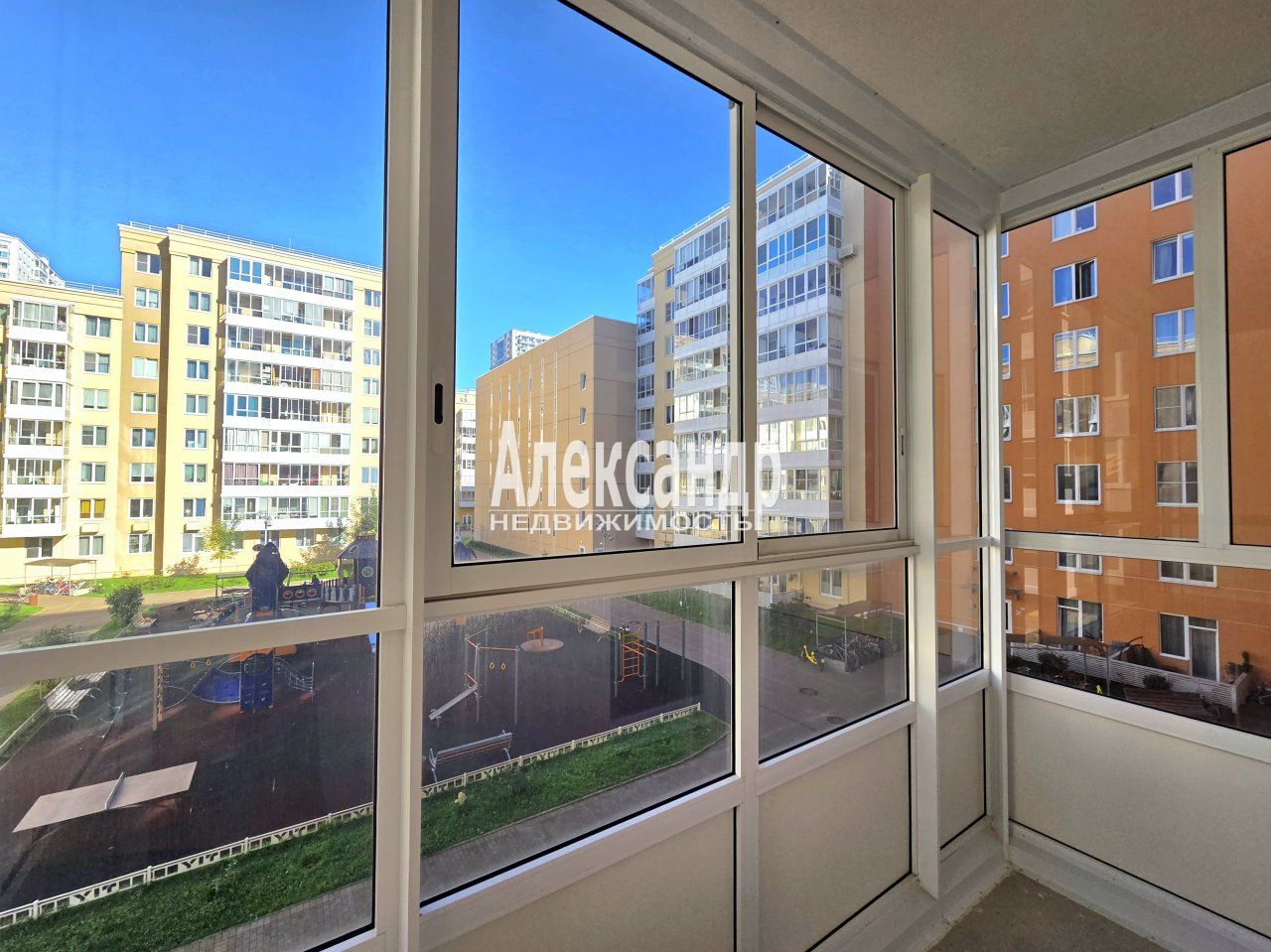 2-комнатная квартира (59м2) на продажу по адресу Санкт-Петербург, набережная реки Каменки, 7к3— фото 6 из 21