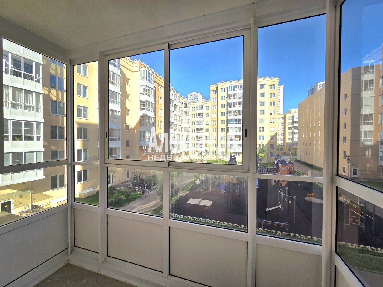 2-комнатная квартира (59м2) на продажу по адресу Санкт-Петербург, набережная реки Каменки, 7к3— фото 8 из 21