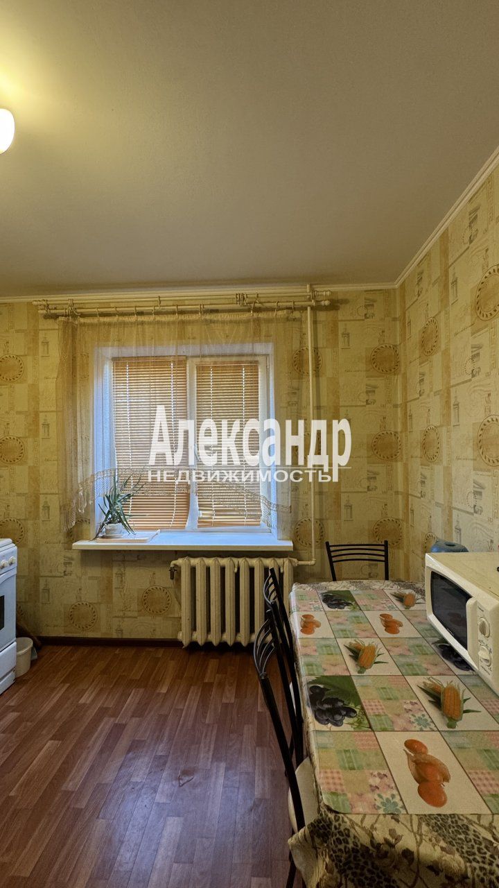 3-комнатная квартира (72м2) на продажу по адресу Ленинградская область, Приозерский район, Ларионовское сельское поселение, посёлок Коммунары, Садовая улица, 11, подъезд 2— фото 2 из 23