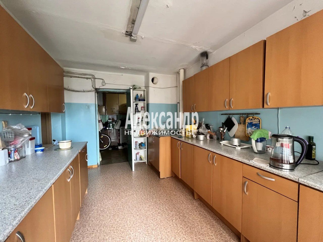 Комната в 12-комнатной квартире (232м2) на продажу по адресу Санкт-Петербург, Аэродромная улица, 7к4— фото 11 из 19