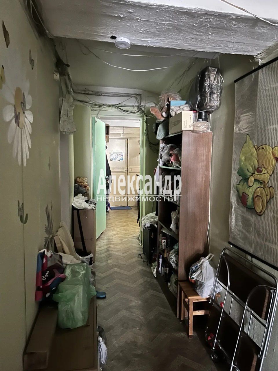 Комната в 12-комнатной квартире (232м2) на продажу по адресу Санкт-Петербург, Аэродромная улица, 7к4— фото 15 из 19