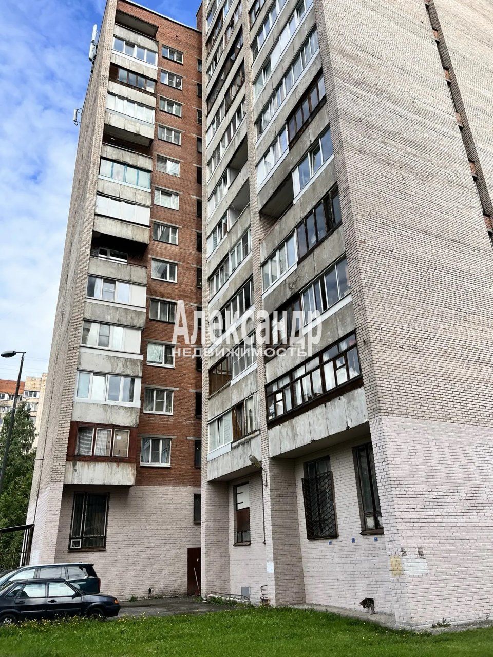 Комната в 12-комнатной квартире (232м2) на продажу по адресу Санкт-Петербург, Аэродромная улица, 7к4— фото 18 из 19