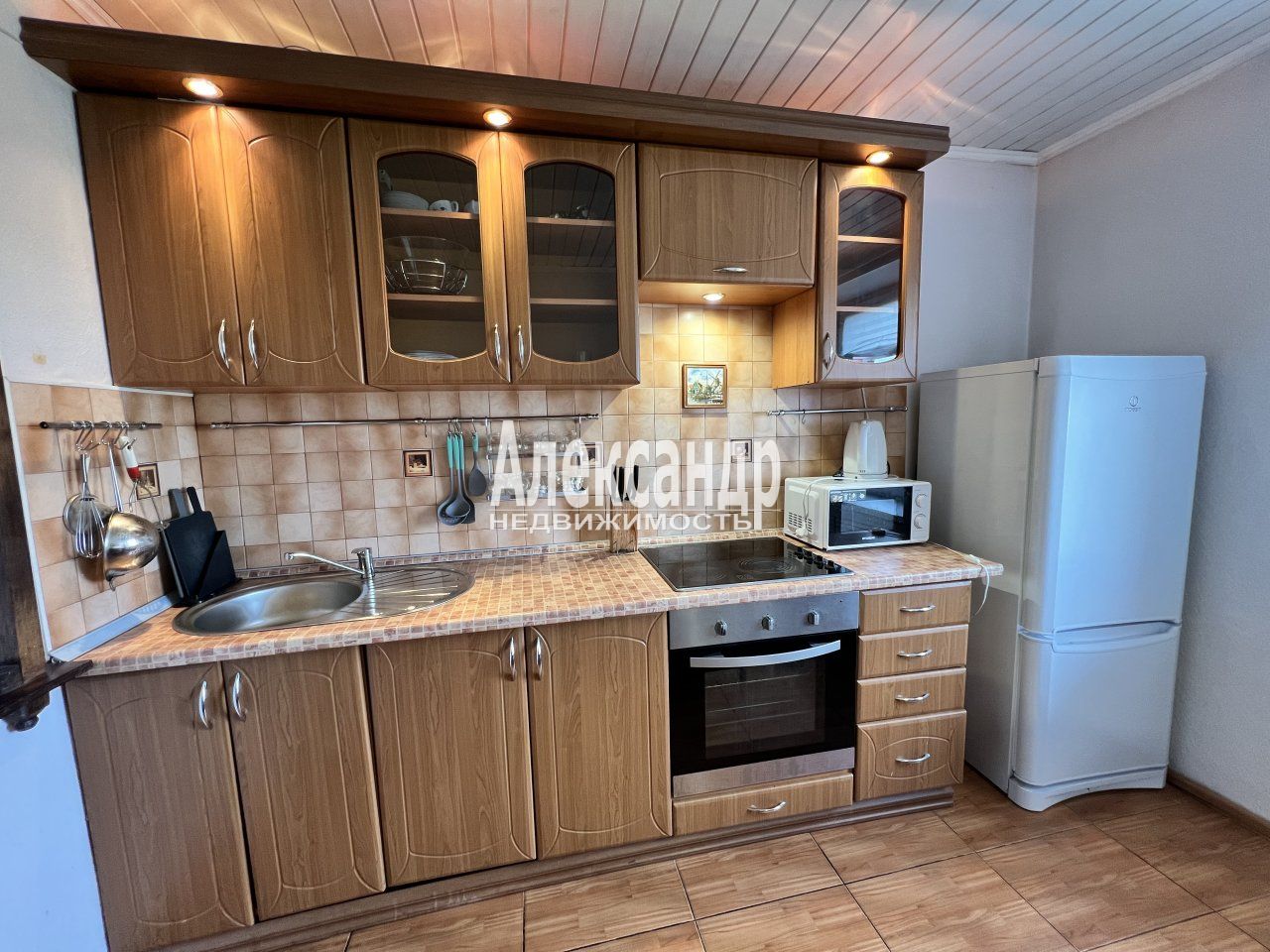 1-комнатная квартира (37м2) на продажу по адресу Санкт-Петербург, проспект Ветеранов, 142— фото 6 из 17