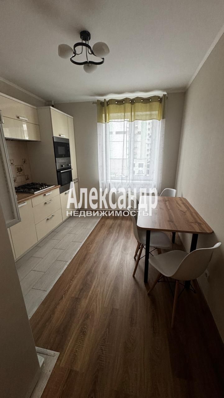 1-комнатная квартира (41м2) в аренду по адресу Санкт-Петербург, посёлок Парголово, Тихоокеанская улица, 18к1— фото 1 из 8