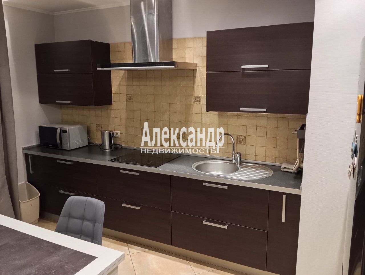 2-комнатная квартира (95м2) в аренду по адресу Санкт-Петербург, улица Кораблестроителей, 30— фото 8 из 30