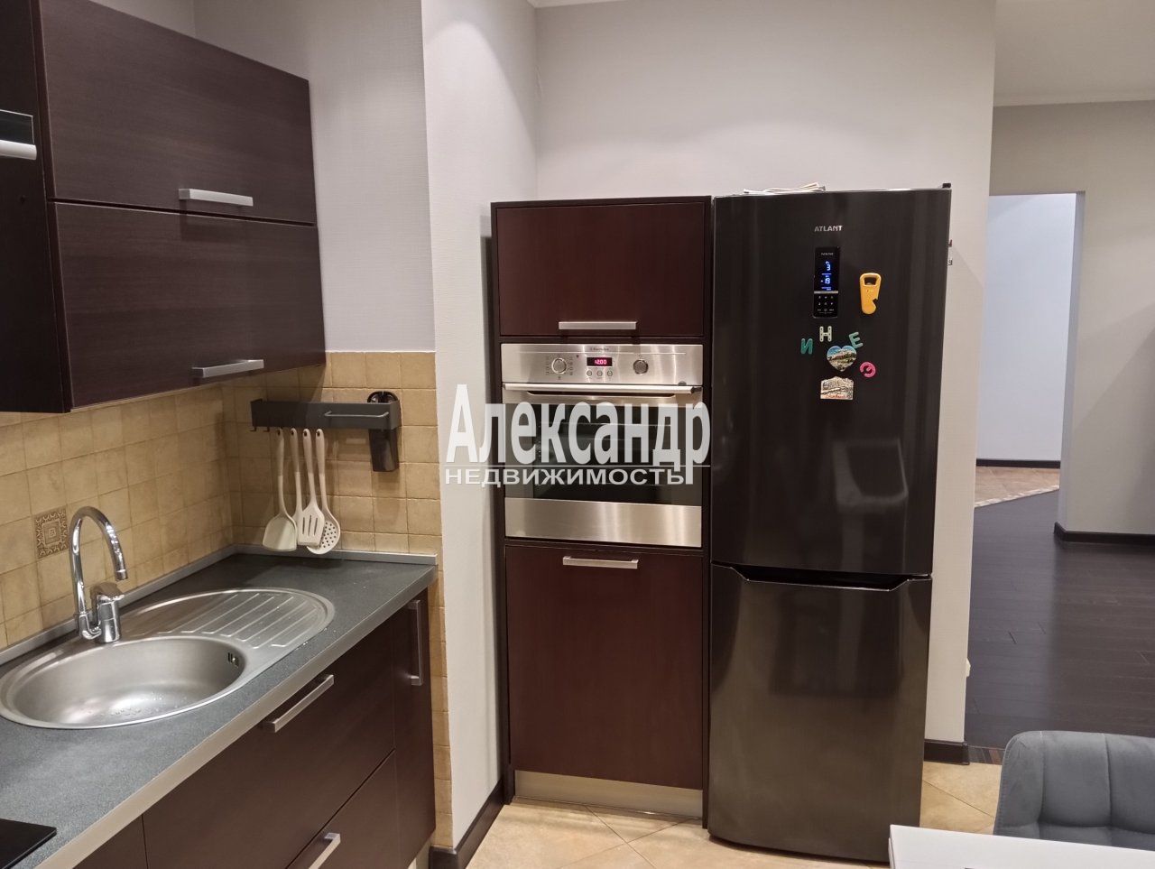 2-комнатная квартира (95м2) в аренду по адресу Санкт-Петербург, улица Кораблестроителей, 30— фото 9 из 30