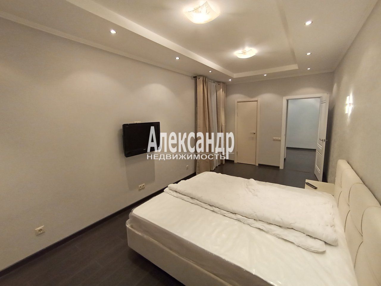 2-комнатная квартира (95м2) в аренду по адресу Санкт-Петербург, улица Кораблестроителей, 30— фото 21 из 30