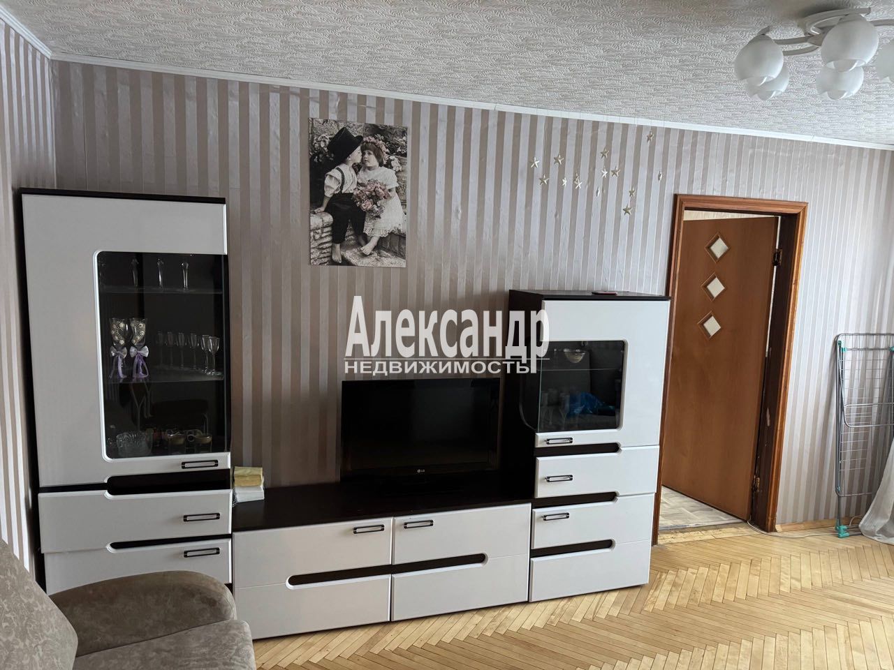 2 комнаты в 3-комнатной квартире (55м2) на продажу по адресу Санкт-Петербург, проспект Луначарского, 78к3— фото 4 из 12
