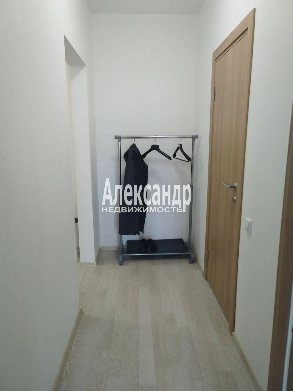 1-комнатная квартира (38м2) в аренду по адресу Санкт-Петербург, Муринская дорога, 65, подъезд 1— фото 12 из 17