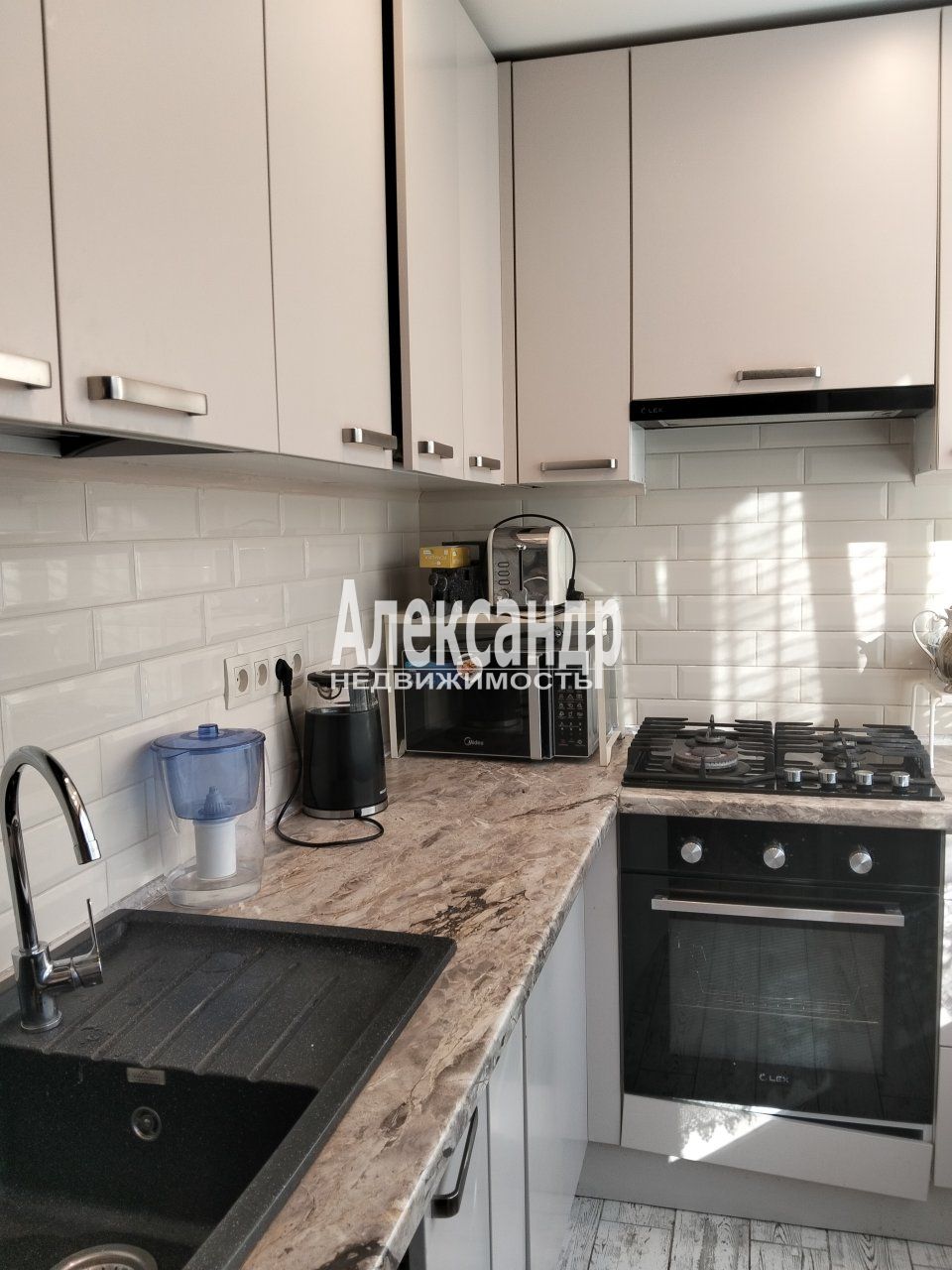 2-комнатная квартира (44м2) на продажу по адресу Санкт-Петербург, улица Дыбенко, 27к1— фото 18 из 29