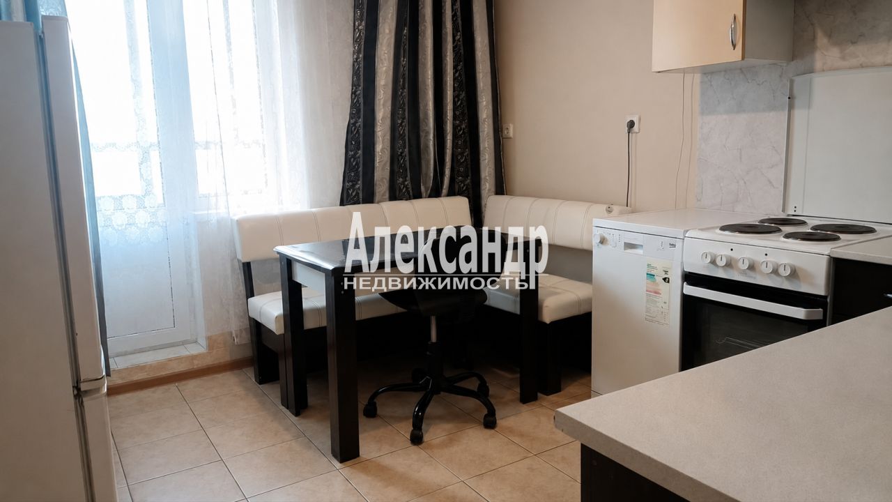 1-комнатная квартира (38м2) на продажу по адресу Ленинградская область, Всеволожский район, Мурино, проспект Авиаторов Балтики, 7— фото 3 из 9